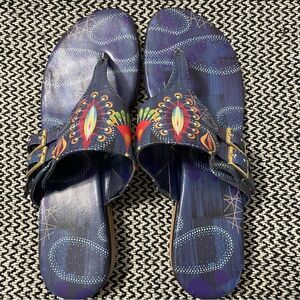 ICON Jill Wearable Art Leather Thong Sandal Navy Print w/gold buckles Sz-8